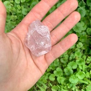 Raw rose quartz